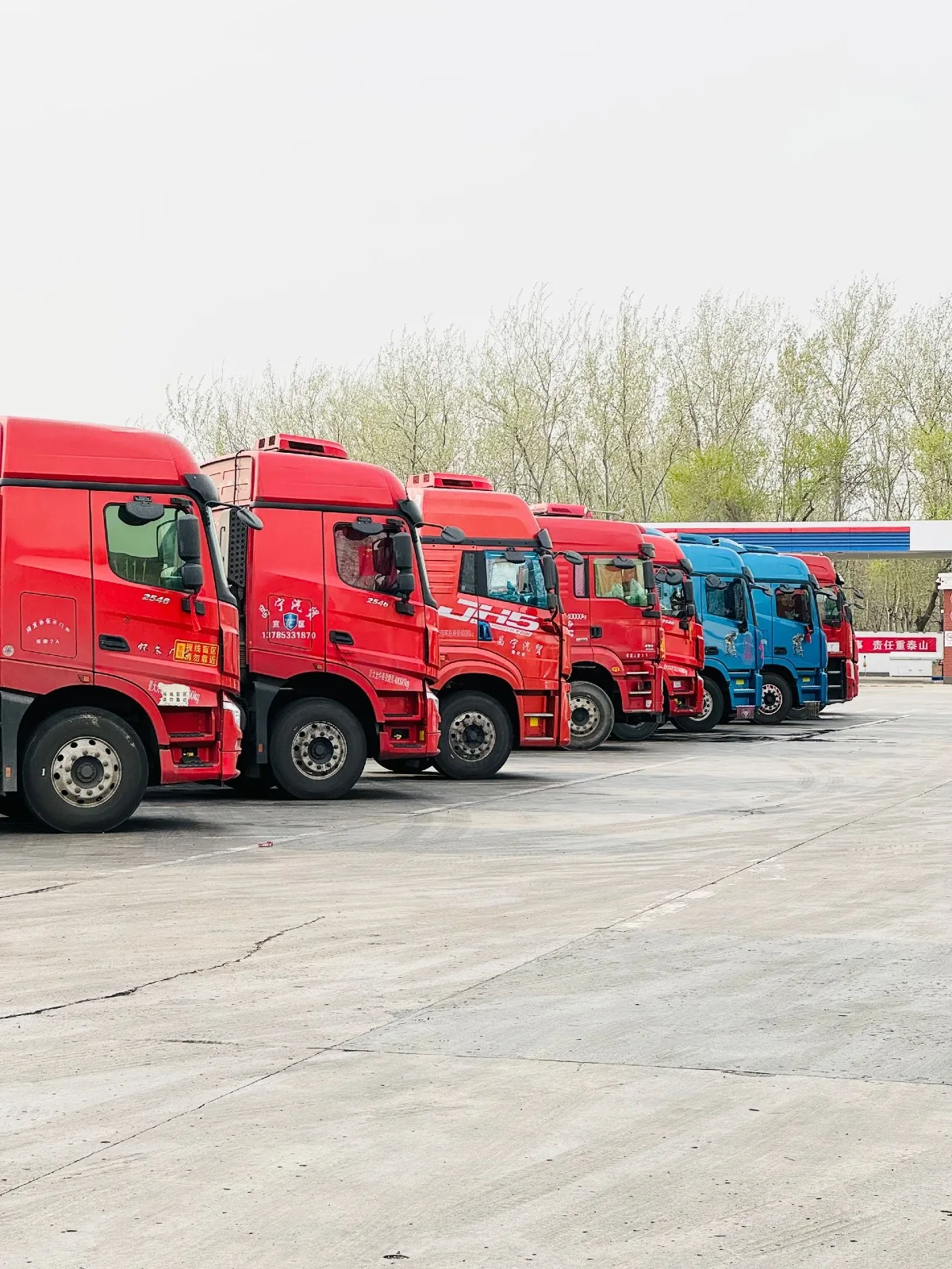 Véhicules, camions et semi-remorques