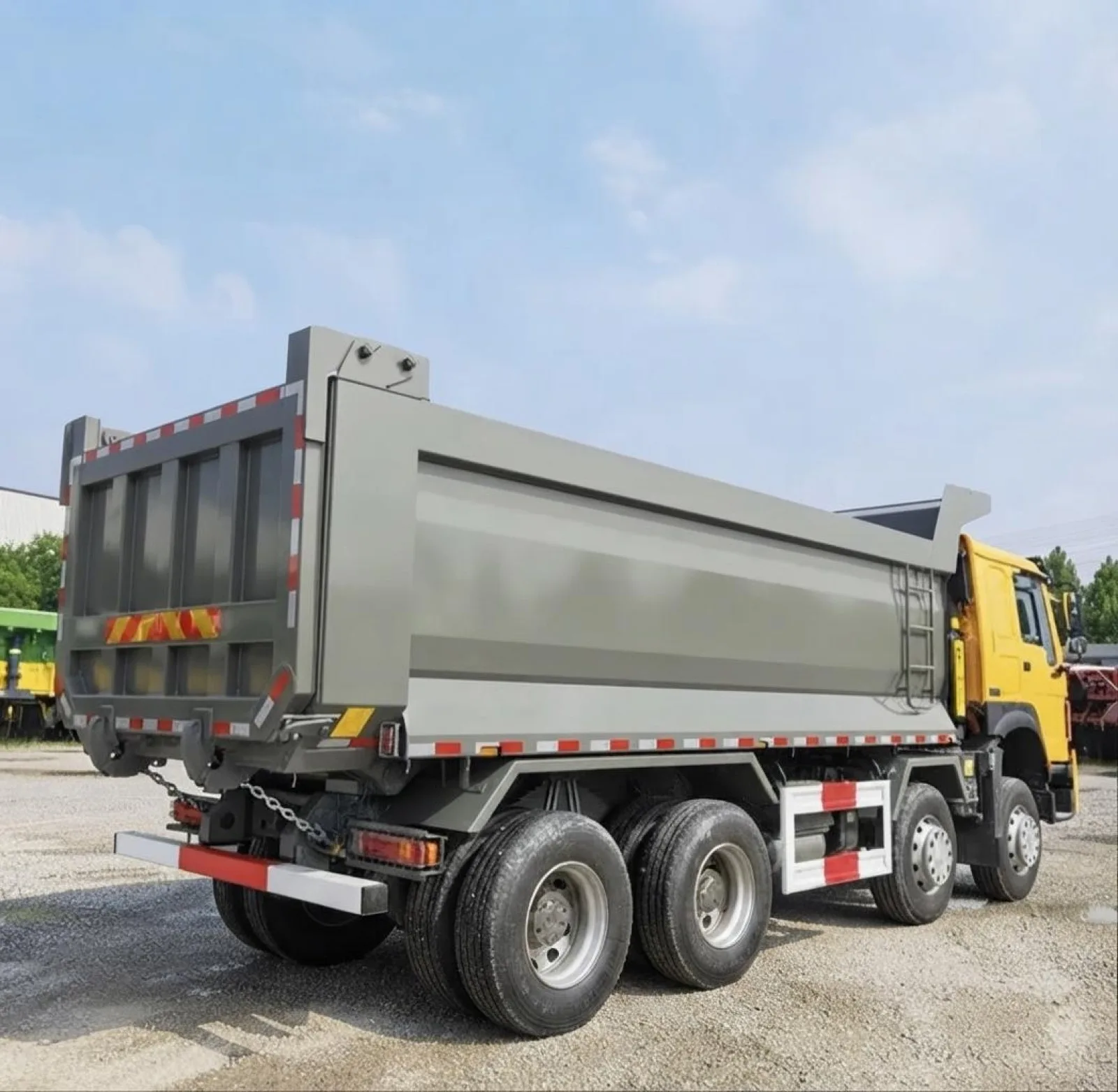 Camion benne  8X4 380 chevaux