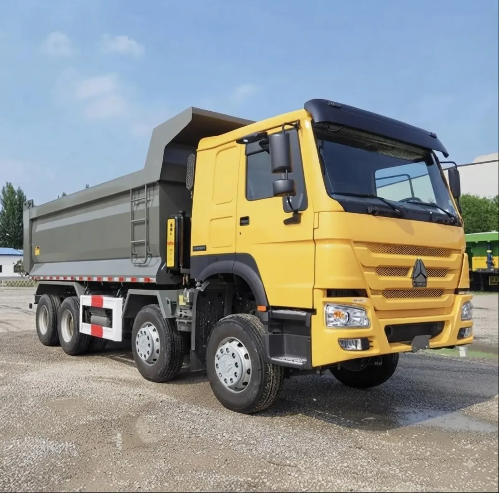Camion benne  8X4 380 chevaux